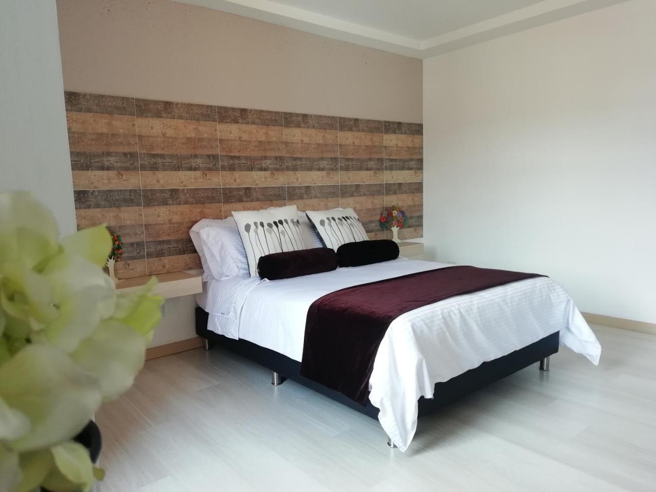 Apartasuite Laureles Cmc Медельин Экстерьер фото