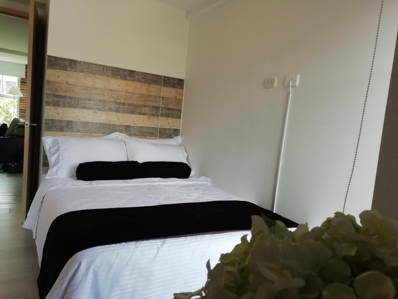 Apartasuite Laureles Cmc Медельин Экстерьер фото