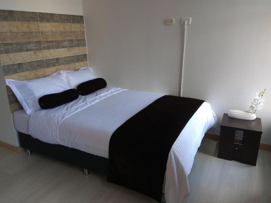 Apartasuite Laureles Cmc Медельин Экстерьер фото
